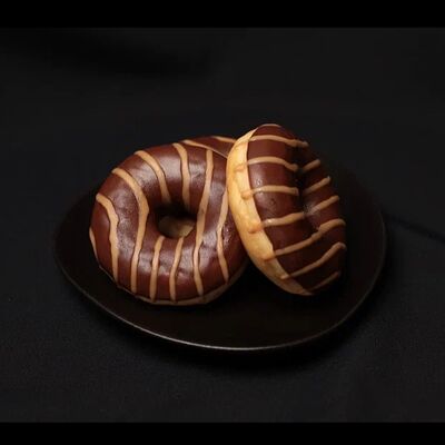 Донат карамельный в шоколадной глазури в Yacht Cafe Sochi по цене 170 ₽