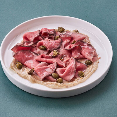 Вителло тоннато с каперсами в Нектарин по цене 590 ₽