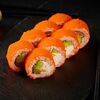 Калифорния с лососем в Sushi & Roll по цене 425