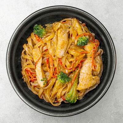 Wok №4 с курицей в Пингви суши по цене 396 ₽
