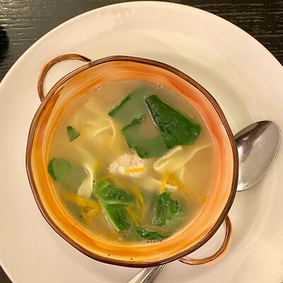 Куриный суп с фрикадельками и шпинатом в Траттория Semplice по цене 560 ₽