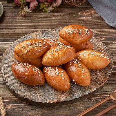 Фуршетные пирожки с малиной в Ватруш пекарня-кондитерская по цене 890 ₽