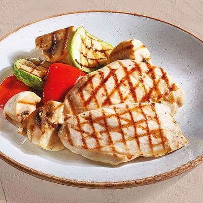 Куриное филе на гриле с овощами в Pizzarella36 по цене 740 ₽