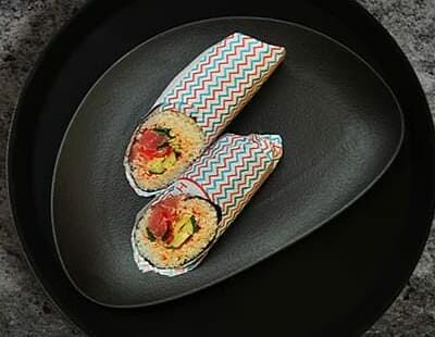 Суширрито тунец, авокадо, тобико Хl в Papaya по цене 552 ₽