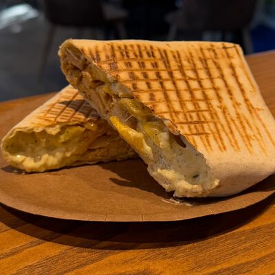 С курицей в Ками cafe club по цене 570 ₽