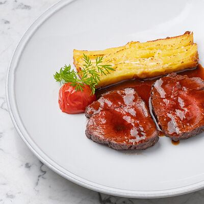 Медальон из говяжьей вырезки в Monica по цене 1450 ₽