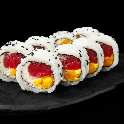 Тунец-манго урамаки в Sushi please по цене 980 ₽