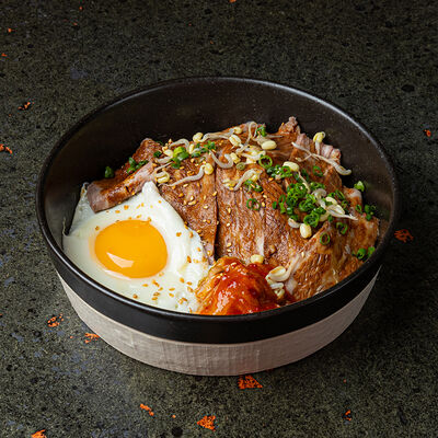 Жареный рис с говядиной в Sumo Izakaya по цене 650 ₽