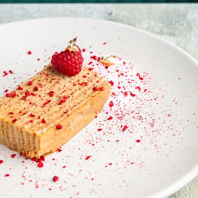 Медовик с кремом патисьер в Душа по цене 580 ₽