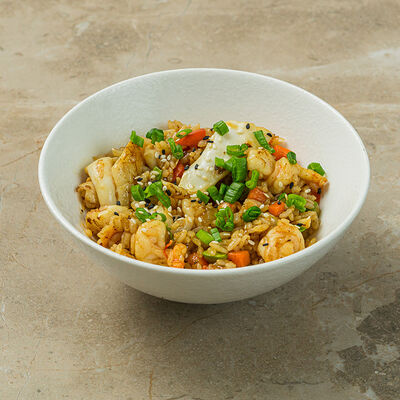 Жареный рис с кальмарами и креветкой в Бали по цене 594 ₽