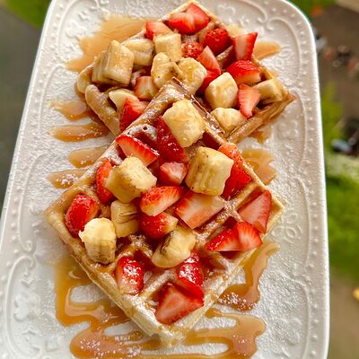 Бельгийские вафли с клубникой, бананом и нутеллойв National по цене 550 ₽