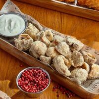 Шампиньоны фри с трюфельной сметаной в BBQ Beer Restaurant