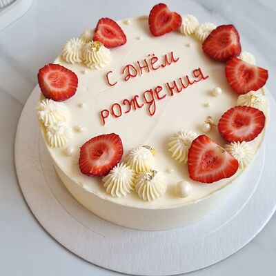 Торт к чаю с клубникойв Liano- cake по цене 3200 ₽