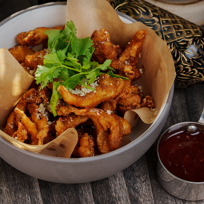 Закуска Хрустящие вешенки с пармезаном, соусом цезарь в Съели Сумели по цене 700 ₽