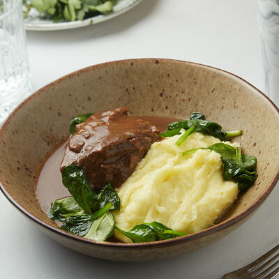 Телячьи щечки с картофелем в Блеск по цене 690