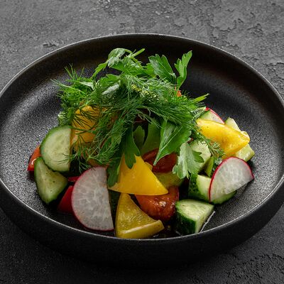 Салат из свежих овощей в Вода & Еда по цене 600 ₽