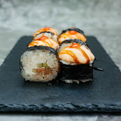 Ролл Запечённый лосось в Суши шеф по цене 491 ₽