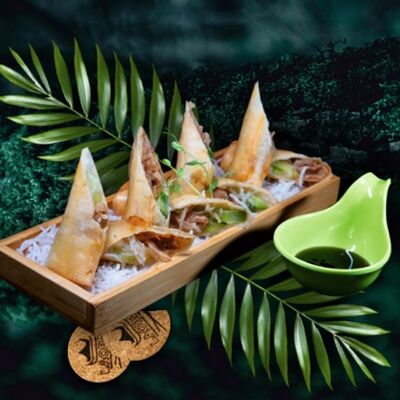 Спринг ролл с уткой в LAOBAN по цене 1100 ₽