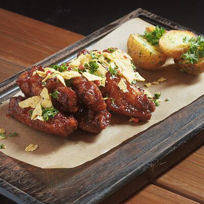 Куриные крылья Джек Дэниелс в Первый сырный бар Friends по цене 640 ₽