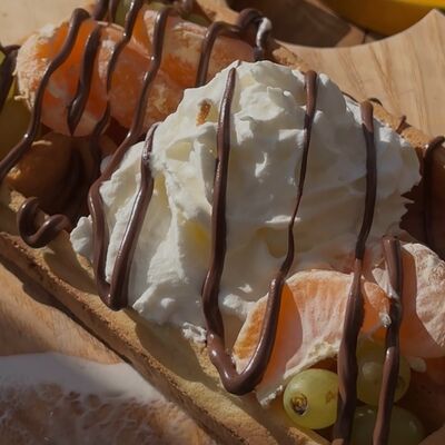 Бельгийская вафля с сезонными фруктами в Stories по цене 456 ₽