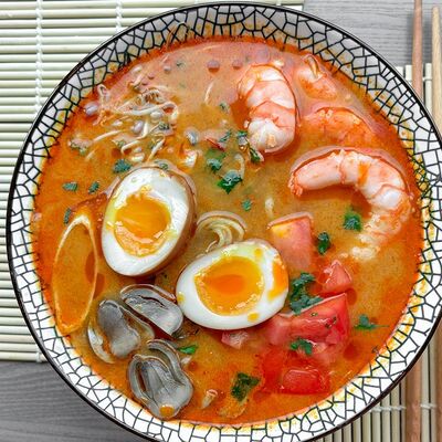 Том ям Рамен в Uminami по цене 920 ₽