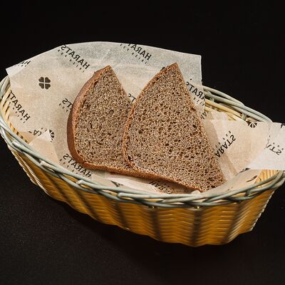 Хлеб бородинскийв Harats Pub по цене 57 ₽