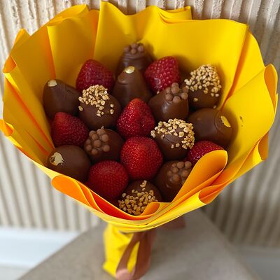 Букет клубники в шоколаде Комплимент №6 в Клубника по цене 4590 ₽