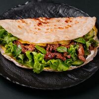 Роти с говядиной в Umami