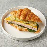 Классический круассан Сыр-ветчина в Loft&Coffee