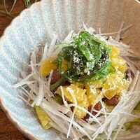 Салат с тунцом и апельсином в More More