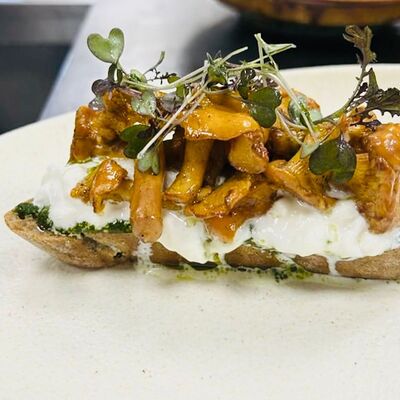 Брускетта с лисичками в Баклажан в ТЦ 