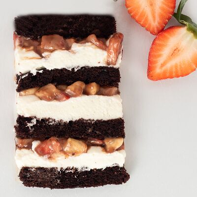 Торт клубника-бананв Mosdesserts по цене 560 ₽