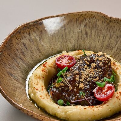 Томленые телячьи щёчки от шеф-повара в Avgust13 по цене 1595 ₽