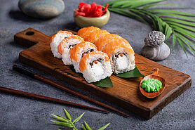 Филадельфия с икрой в SushiKent по цене 940 ₽