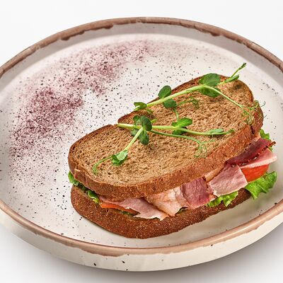 Тост с беконом и ветчинойв Конор по цене 340 ₽