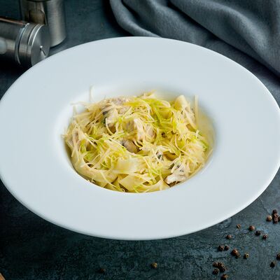 Паста с курицей и грибами в Белый Аист по цене 570 ₽