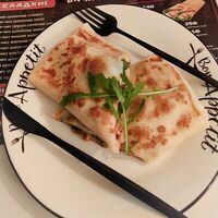 А-ля Цезарь с творожный сыром в А-ля блинчик