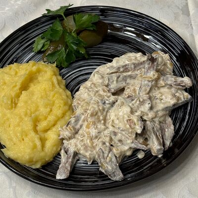 Мясо по-строгановски в Сказка lounge по цене 910 ₽