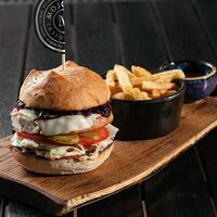 Бургер с индейкой в Mojo Bar