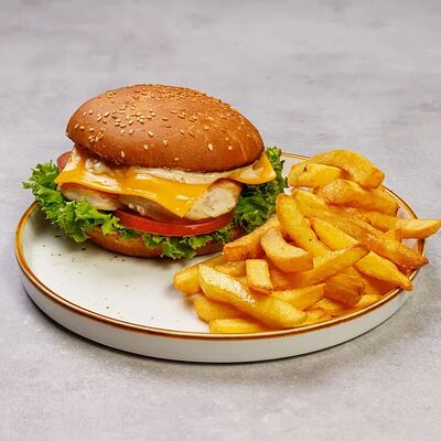 Бургер с сочной куриной грудкой в КафеАллея по цене 720 ₽