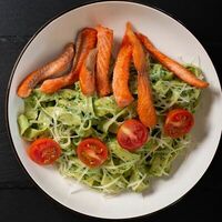 Феттуччине с сёмгой и шпинатомв Рис & Тесто