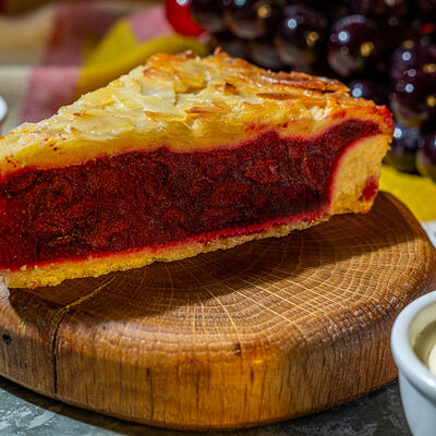 Вишнёвый пирог с миндальной корочкой в Хачапури по цене 570 ₽