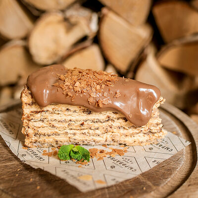 Эстерхази с соусом из молочного шоколада в Сыроварня по цене 650