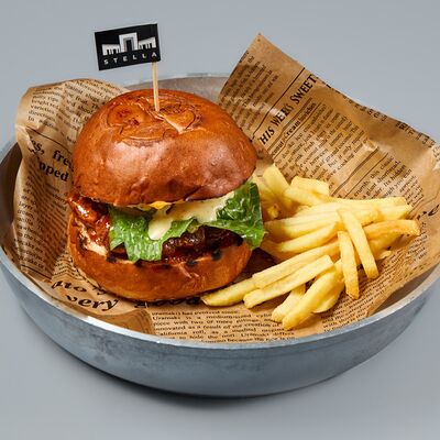 Криспи чикенбургер в Stella Lounge по цене 40 р.