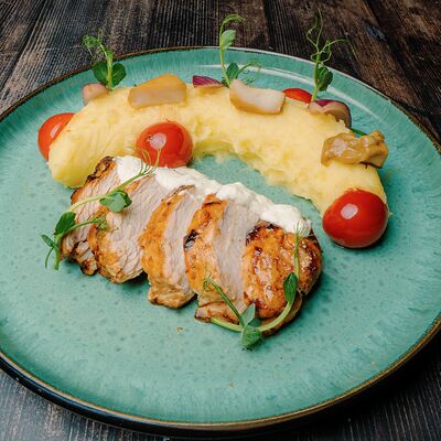 Филе индейки под соусом барбекю в Вкус кафе по цене 742 ₽