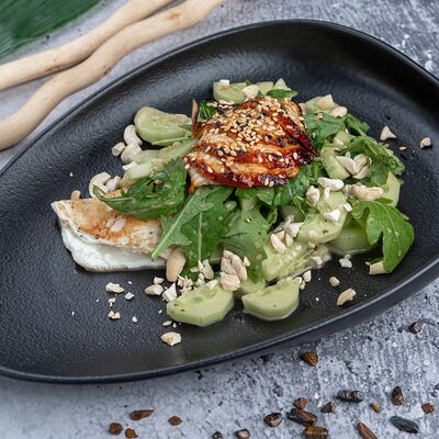 Теплый салат с угрем и кешью в Мушу по цене 395