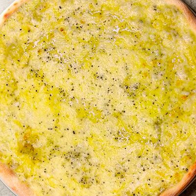 Костромская пицца Сырная Кострома в ПиЦЦунда Море начинки по цене 1020 ₽