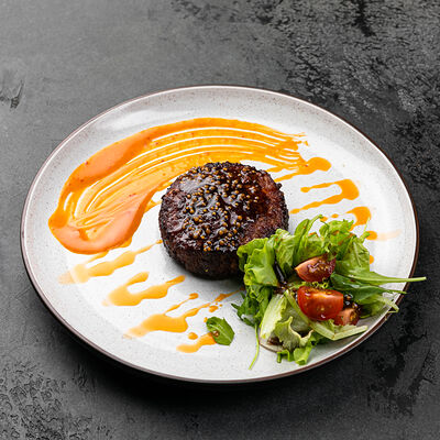 Бифштекс с пряными травами и овощами гриль в Tre/Quarti по цене 880 ₽