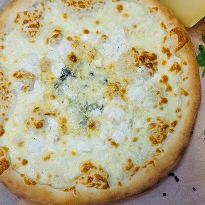 Пицца 4 сыра в Park cafe по цене 880 ₽