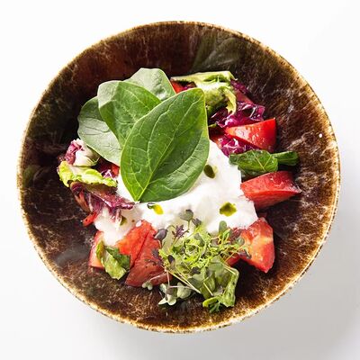 Салат с томатами и страчателлой в Союз по цене 570 ₽